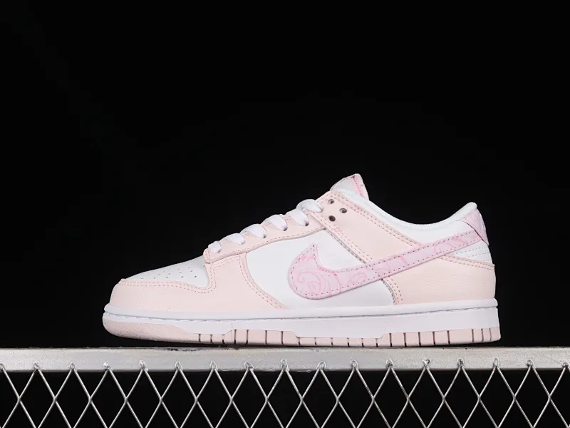 All Categories Nk SB Dunk Series Nk SB Dunk Low Low-top sneakers Cost-effective version Nk Dunk Low "Pink Paisley" Sakura pink SB low-top sports and leisure sneakers FD1449-100